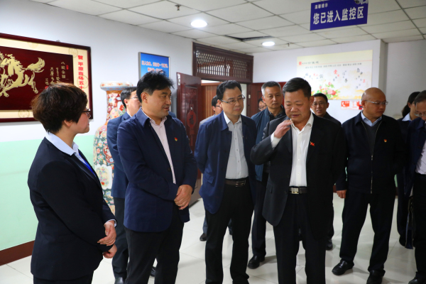 河南省新鄉(xiāng)市委常委、組織部長王樂新來平原商場調(diào)研