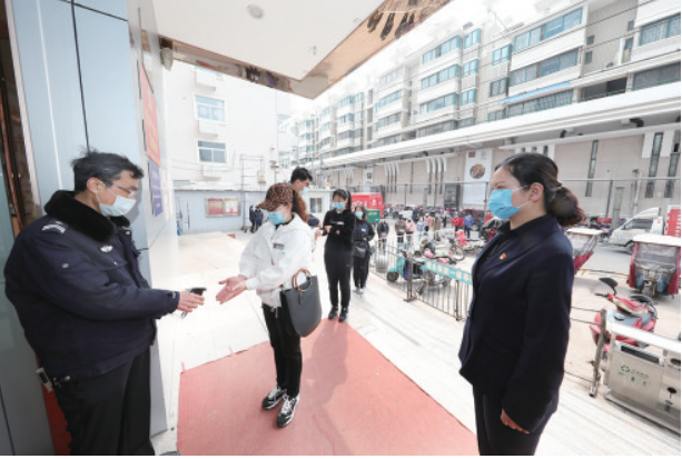 初心映日黨旗紅 ——平原商場(chǎng)黨組織全力書(shū)寫(xiě)“疫”考答卷紀(jì)實(shí)