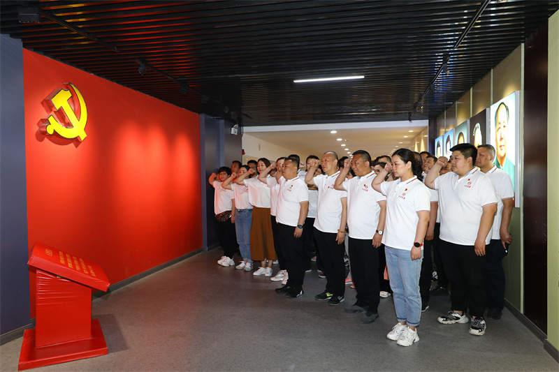 商場“學(xué)黨史 勵心智 強意志 跟黨走”黨史學(xué)習(xí)教育走進衛(wèi)輝