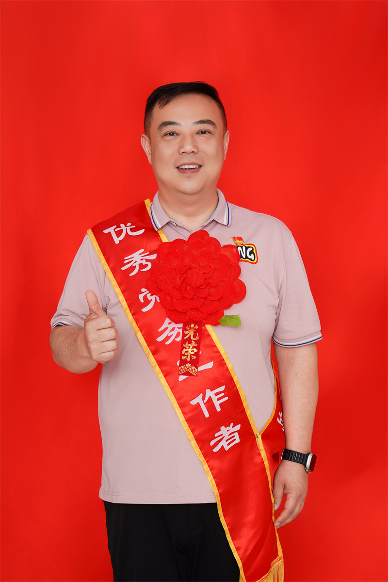 孫鵬  新鄉(xiāng)市商務系統優(yōu)秀黨務工作者