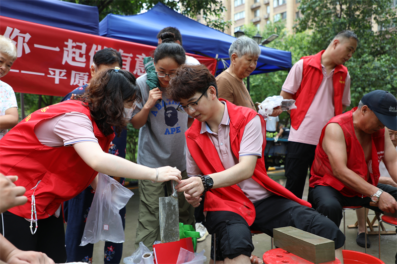 家門口的幸?！皆驹阜贞? height=